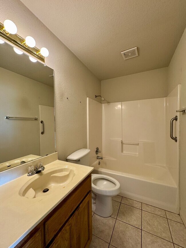 Building Photo - Duplex
