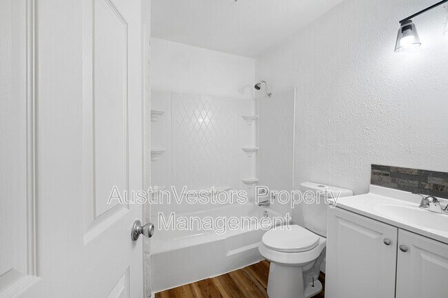 Building Photo - 2217 Mission Hill Dr