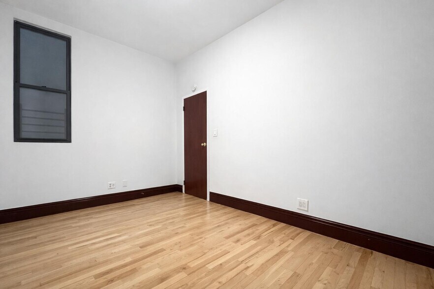 Building Photo - 28 W 125th St