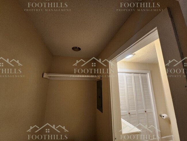 Building Photo - Charming 3-Bed, 2-Bath Home with Screened ...