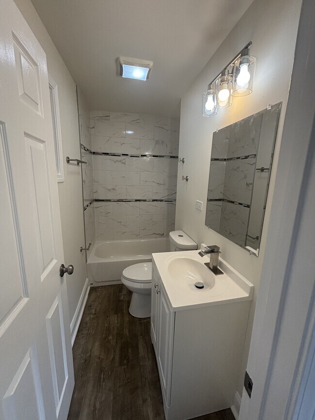 Building Photo - 2059 Roosevelt Pl