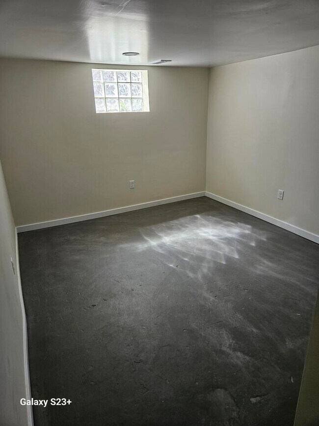 Building Photo - Newly rehabbed home