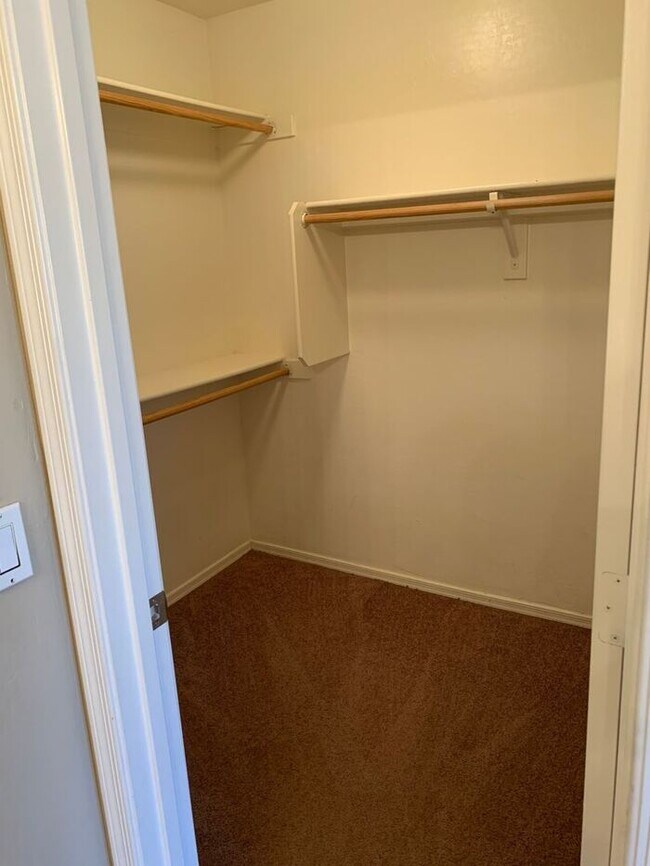 Building Photo - COMING SOON! Bright, Open Floorplan - Close to Freeways