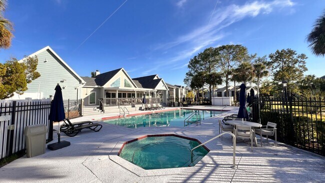 Building Photo - Cozy Casselberry Condo Available - Move In...