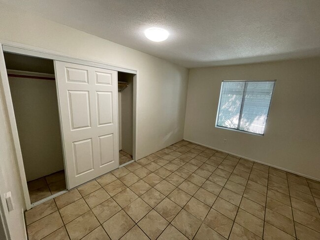 Building Photo - 5 Bedroom 2 Bathroom Apartment in Goleta
