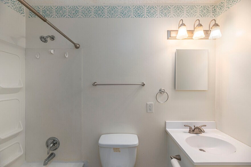 Full bath - 2nd floor - 41 Beri Dr