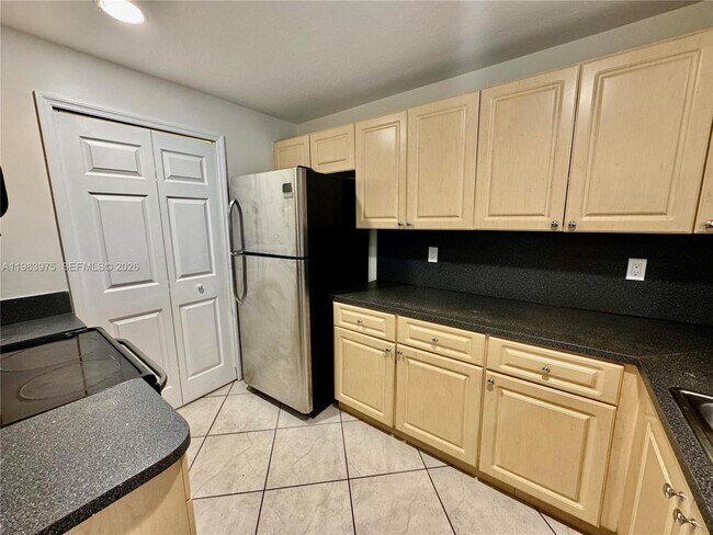 Building Photo - 6520 NW 114th Ave