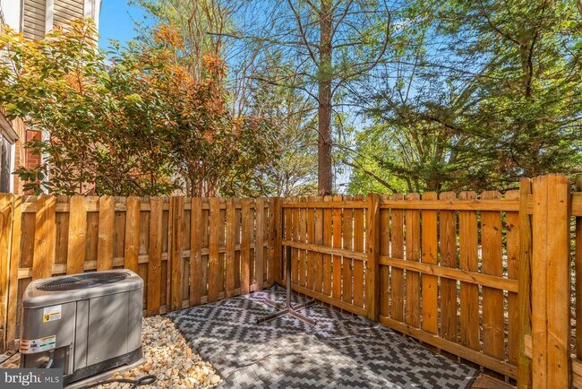 Building Photo - 255 S Pickett St