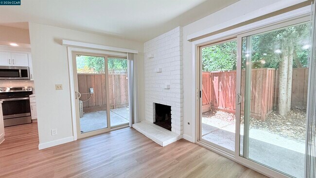 Building Photo - 1065 San Ramon Valley Blvd