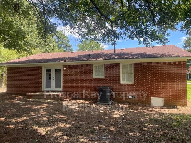 Building Photo - 246 Pinetree Cir