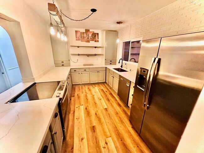 Building Photo - Charming and Rustic Single-Family 3Bed/1.5BA Pittsburg Home!