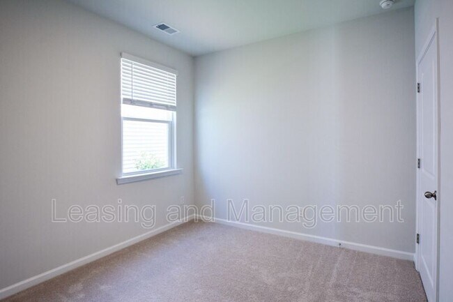 Building Photo - 411 Zenith Blvd