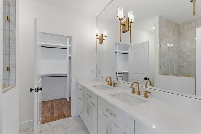 Building Photo - Stunning 4 bedroom East Nashville New Construction