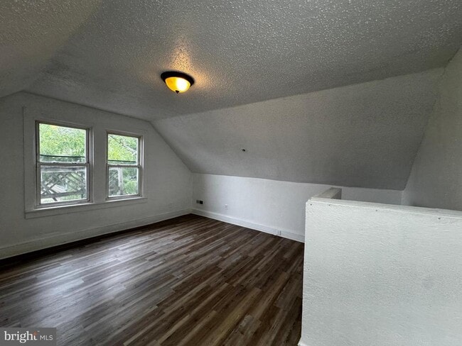 Building Photo - 323 E Vine St