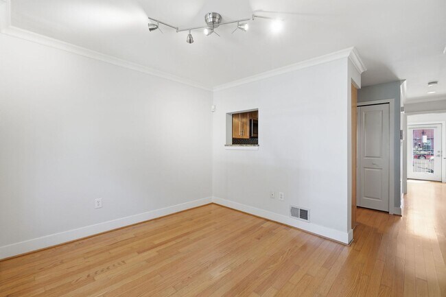Building Photo - 1BR in the Heart of Logan Circle