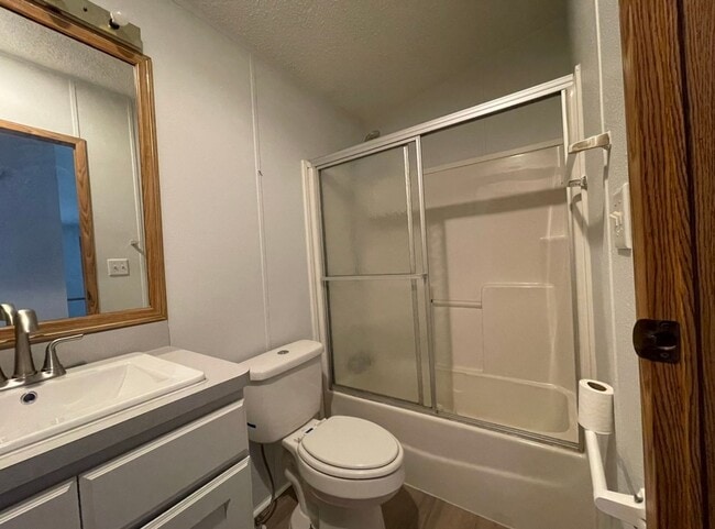 Building Photo - Ready To Rent!