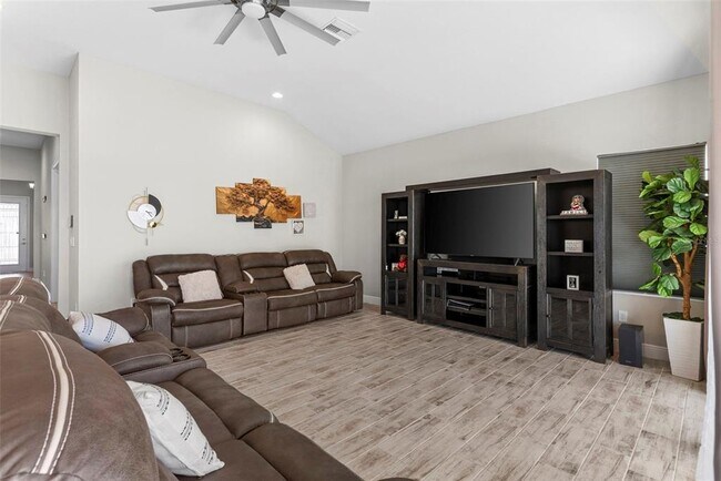 Building Photo - 13182 Twin Bridges Dr