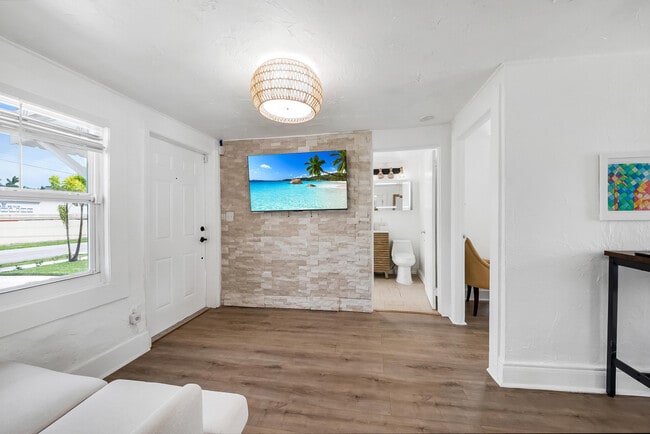 Building Photo - 308 SW 1st St