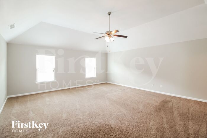 Building Photo - 8121 White Oak Loop