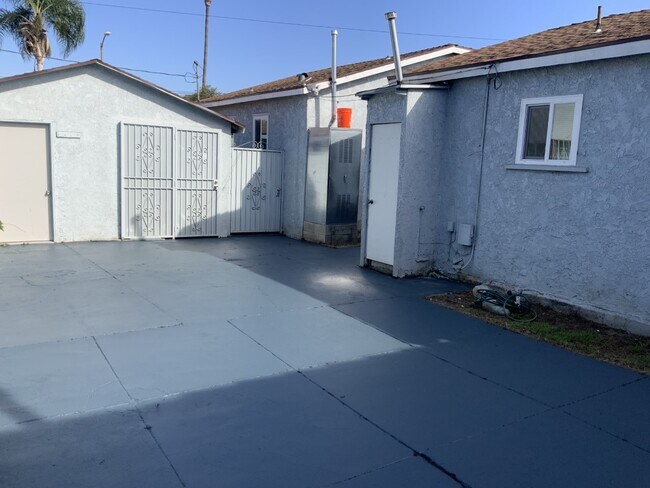 Building Photo - 1603 W 60th Pl