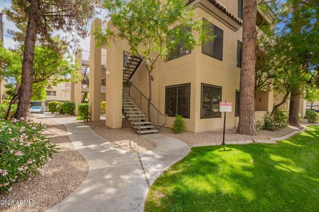 Building Photo - 4925 E Desert Cove Ave