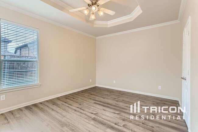 Building Photo - 15904 Alvarado Dr