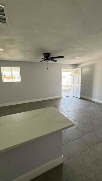 Building Photo - 3837 W Lincoln St