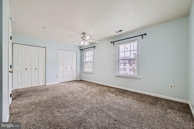 Building Photo - 9863 Greenbriar Way