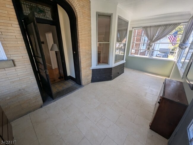 Building Photo - 124 2nd Ave