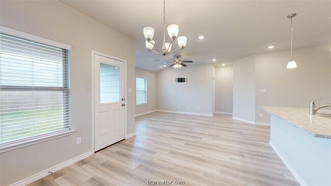 Building Photo - 2148 Chief St