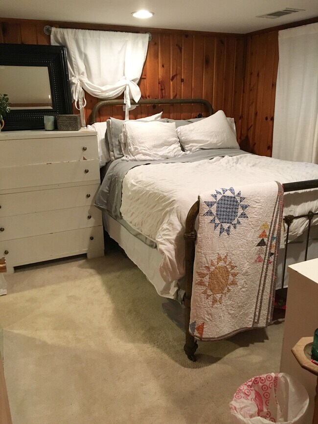 Building Photo - 5733 Glen Moor Cir