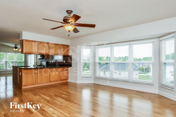 Building Photo - 5 Shady Moss Ct