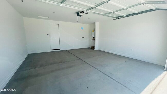 Building Photo - 37406 W San Clemente St