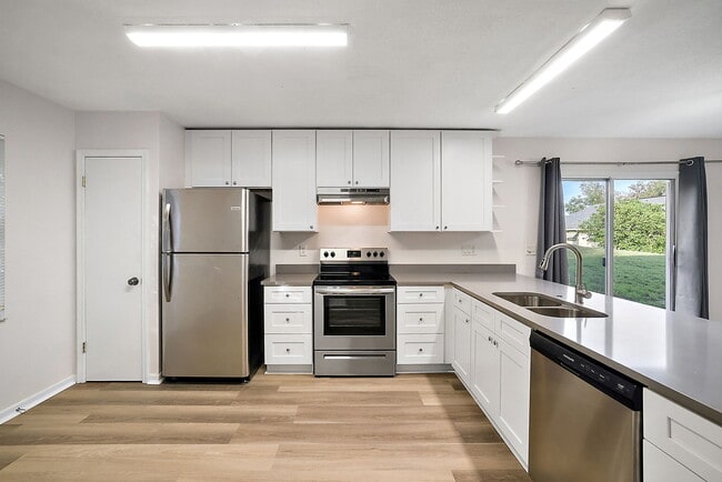 Building Photo - 202 Fernwood St