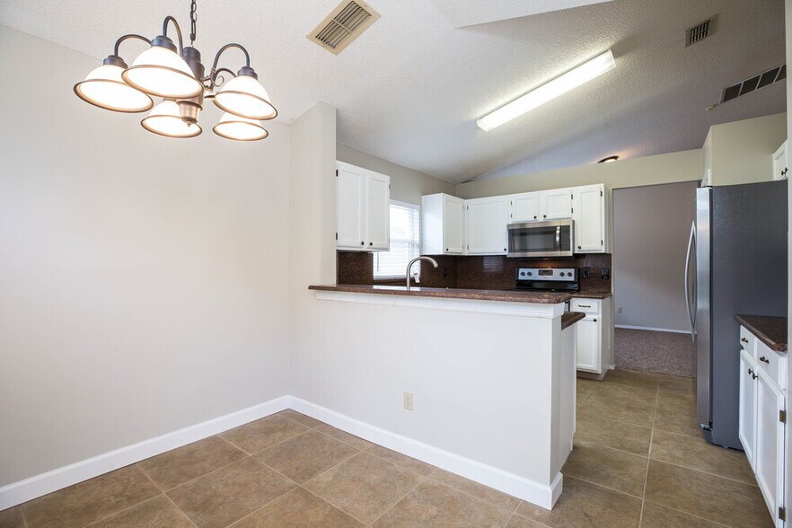 Building Photo - 338 Lakebreeze Cir