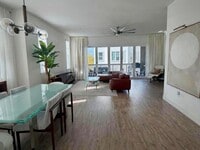 Building Photo - Luxury 4BR Home with Dual Side Yards, Putt...