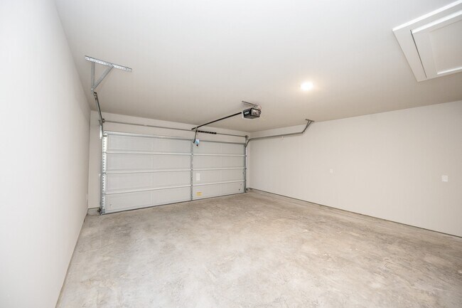 Building Photo - 32031 Splendor Dr