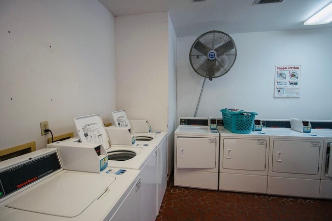 Building Photo - Renovated 1-Bedroom Condo in Heathwood Cou...