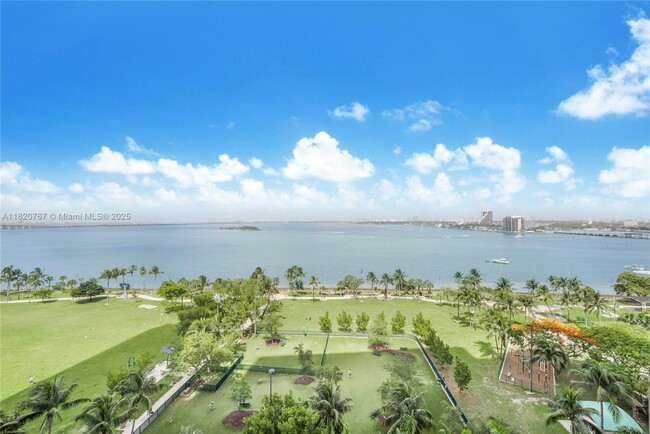 Building Photo - 1800 N Bayshore Dr