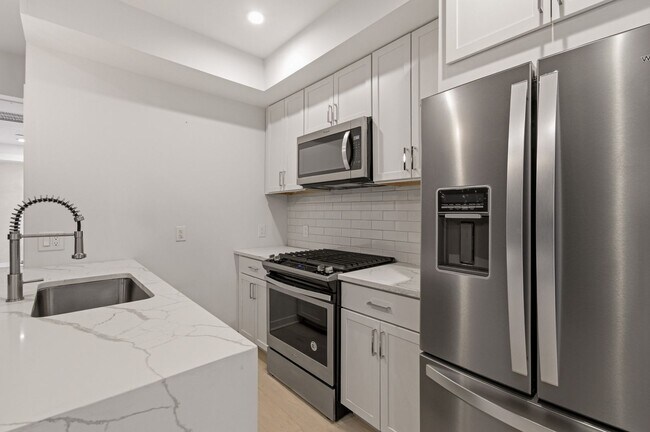 Building Photo - 531 Kennedy St NW