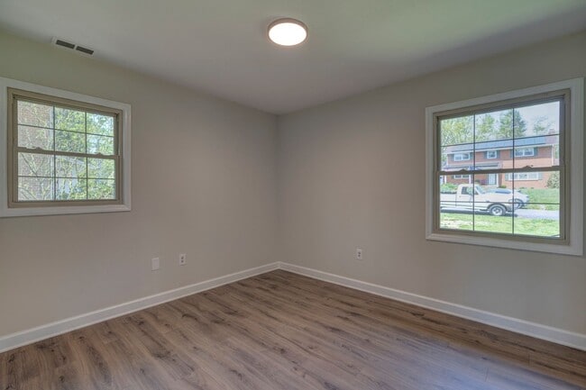 Building Photo - 507 Stonegate Dr