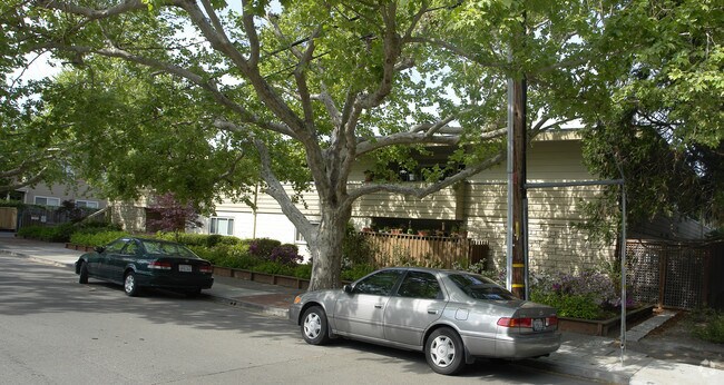 Building Photo - Danville Patio Apartments