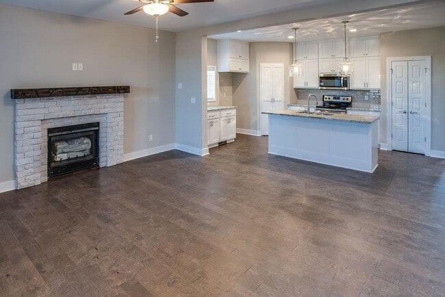 Building Photo - COMING SOON: Modern 3-Bedroom Townhome wit...
