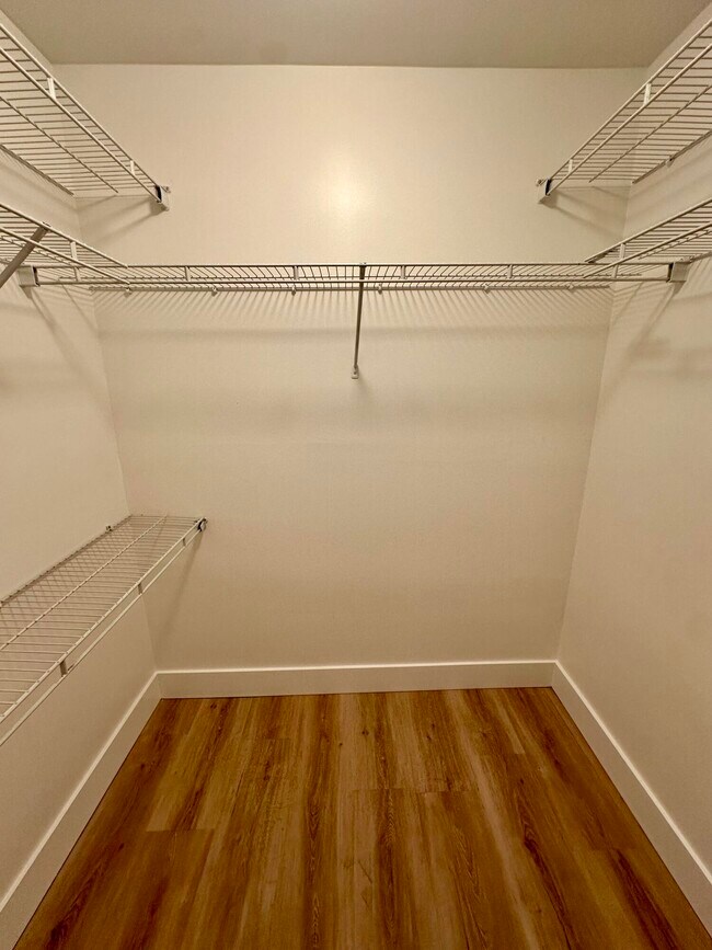 Building Photo - 1020 Crystal Way
