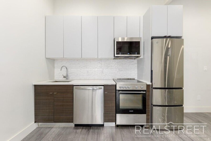 Building Photo - NEW & Spacious Modern 1 BED in Bed Stuy