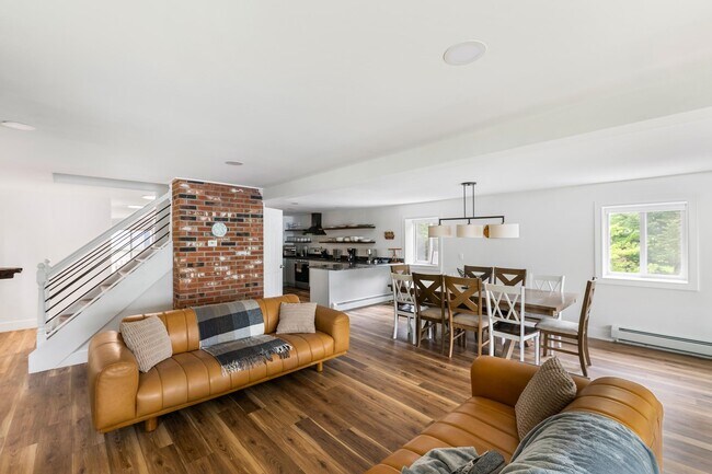Building Photo - 6 Paquette Ln