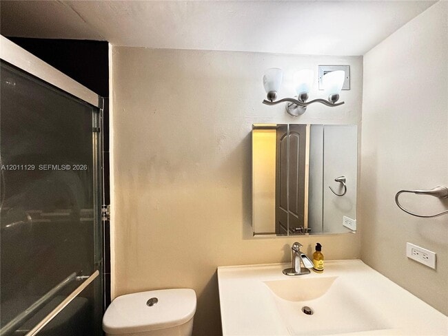 Building Photo - 999 Brickell Bay Dr