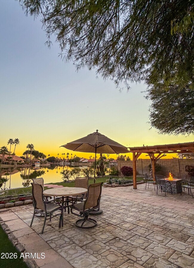 Building Photo - 11015 W Laurelwood Ln