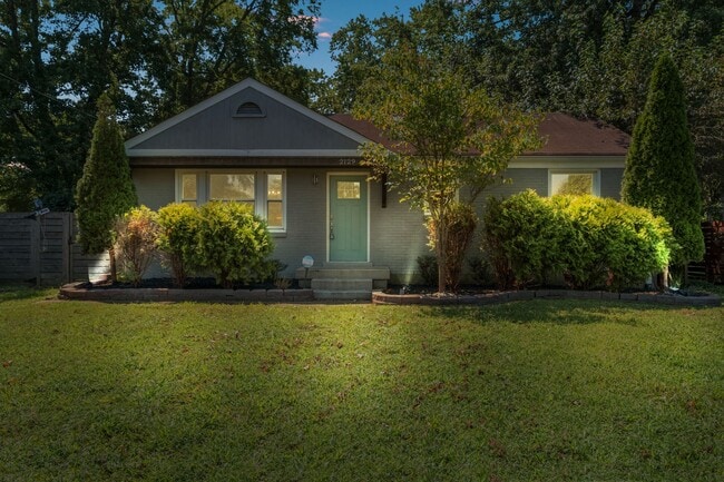 Building Photo - 2129 Crystal Dr