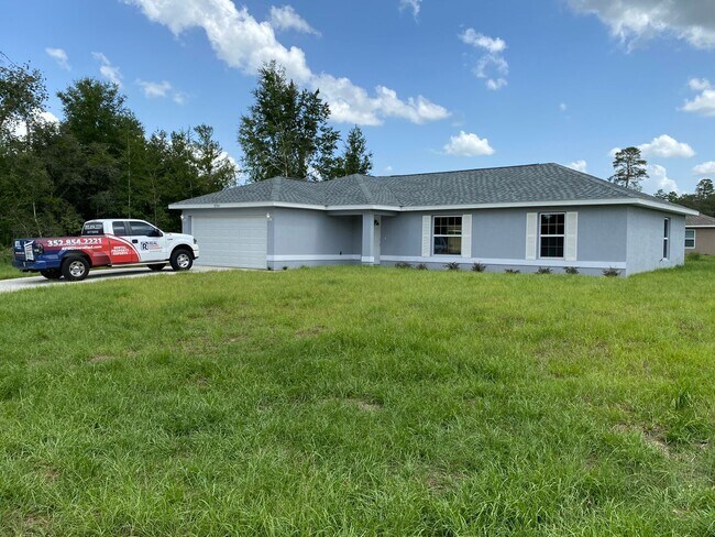 Building Photo - Desirable SW Ocala Neighborhood 3/2/2 - No Carpet- **WON'T LAST**